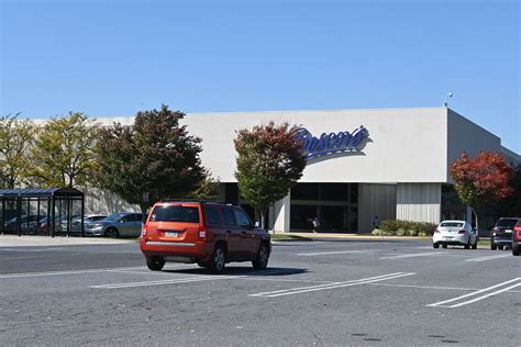 boscov's lehigh valley mall hours.